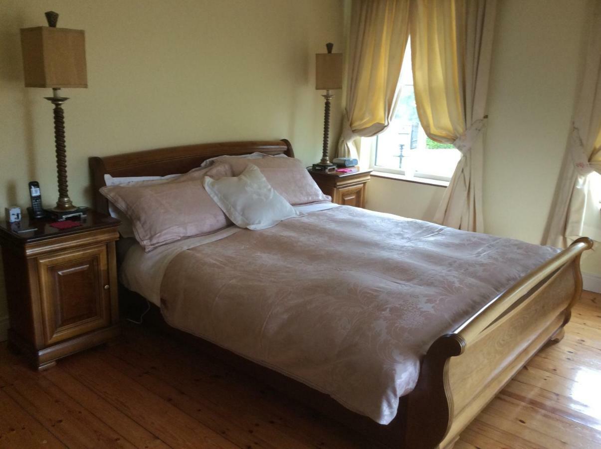 Keyfield House Bed & Breakfast มัลลิงการ์ ภายนอก รูปภาพ